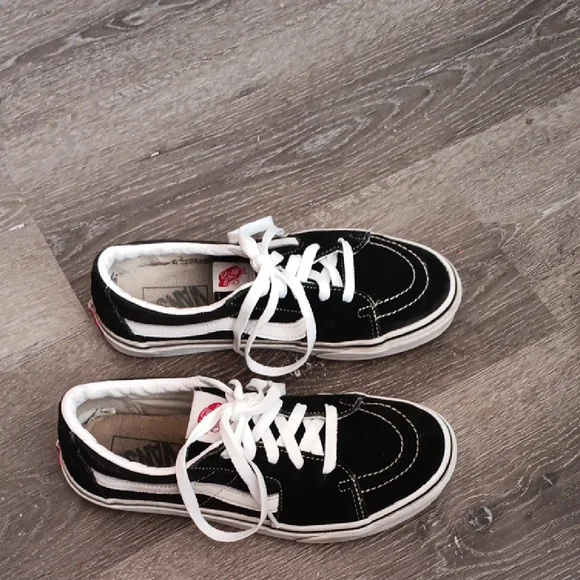 Vans Black and White Women's Sneakers - Picture 7 of 15